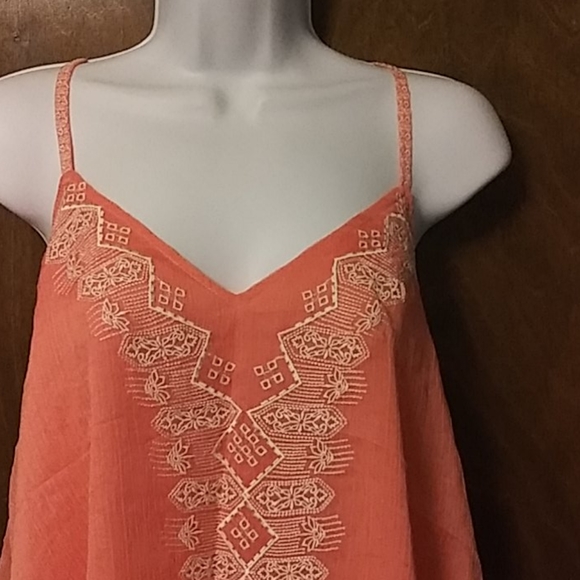 NWT LUCA PARIS CORAL & WHITE EMBROIDERED TOP - Picture 9 of 10